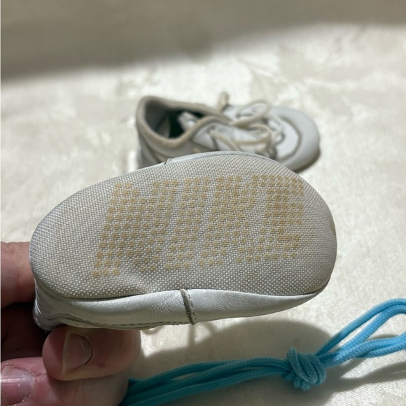 Vintage Nike White and Blue Sneakers for Playful Style - Picture 6 of 7